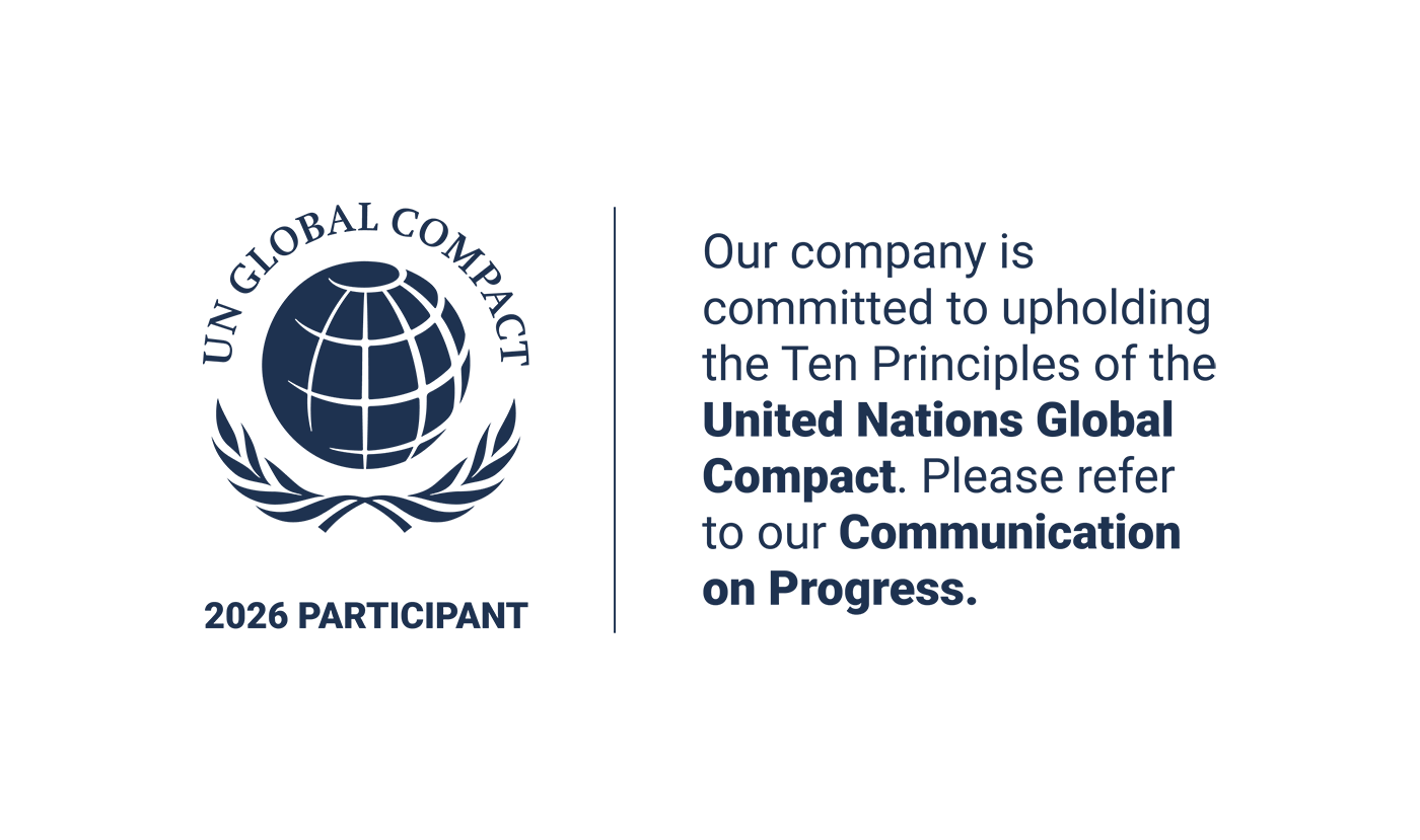 Das Bild zeigt das Teilnehmerlogo des United Nations Global Compact. Als Teilnehmer der weltweit größten Nachhaltigkeitsinitiative für Unternehmen bekennt sich die ISO-Gruppe zu den zehn Prinzipien in den Bereichen Menschenrechte, Arbeitsnormen, Umwelt und Korruptionsbekämpfung und unterstützt die nachhaltige Entwicklung von Wirtschaft und Gesellschaft.