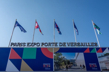 Das Bild zeigt das Messegelände Paris Expo Porte de Versailles, den Veranstaltungsort der IFTM Paris. Die Fachmesse zählt zu den wichtigsten Branchentreffen der französischen Tourismuswirtschaft und bringt Reiseveranstalter, Vertriebspartner, Destinationen und Technologieanbieter zusammen. Für die ISO-Gruppe bietet die Veranstaltung die Möglichkeit, sich zu aktuellen Entwicklungen in den Bereichen Travel Technology, Digitalisierung und KI-gestützte Lösungen für die Touristik auszutauschen.