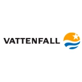 Das Logo von Vattenfall kombiniert den schwarzen Schriftzug mit einem runden Symbol in Orange und Blau, das Sonne, Wasser und Nachhaltigkeit symbolisiert. Als Kunde der ISO-Gruppe setzt Vattenfall auf innovative IT- und Datenlösungen, um Energieprozesse, erneuerbare Energien und digitale Netze effizient zu steuern.