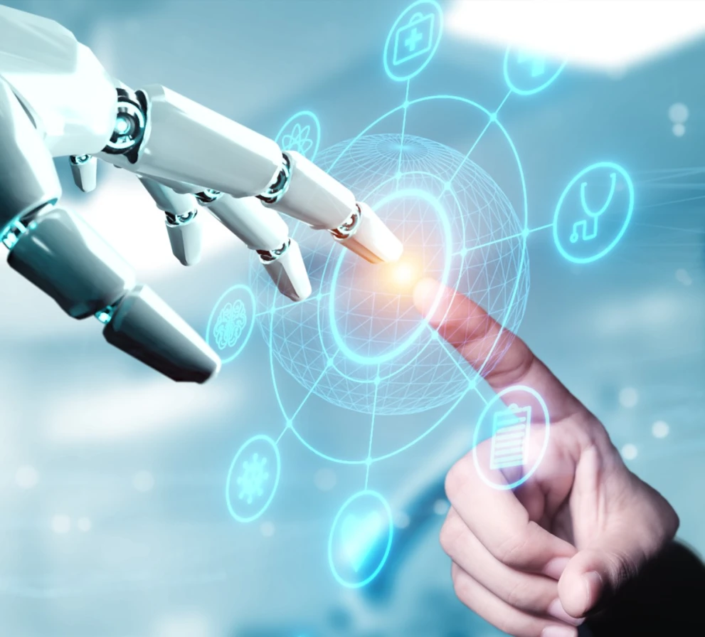Roboterhand und menschlicher Finger treffen sich an einem digitalen Interface als Symbol für KI-basierte Handlungen. Das Motiv passt zu AI Agents, Entscheidungslogik, Robotik, Human-in-the-Loop und automatisierten Workflows in Unternehmen.