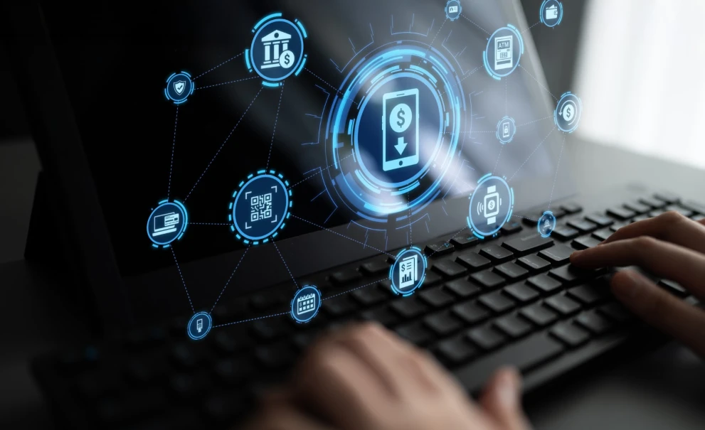 Digitale Zahlungs- und Dokument-Icons über einer Tastatur stehen für die automatisierte Verarbeitung von Rechnungen im Finance-Bereich. Das Motiv passt zu OCR, KI-Extraktion, Validierung, Freigabe-Workflows und der Integration in ERP- und Buchhaltungssysteme.