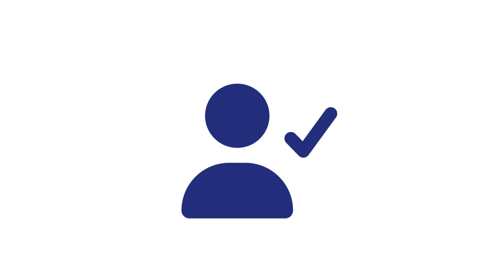 Ein Nutzer-Icon mit Häkchen steht für verifizierte, reibungslose Interaktionen entlang der Customer Journey. Das Motiv passt zu Customer Experience (CX), KI-gestützter Personalisierung, Service-Automatisierung, Chatbots und Quality Monitoring im Kundenservice.