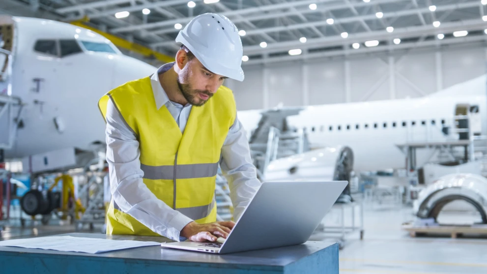 zzz_aviation-engineer-safety-vest_AdobeStock_283536508 (web)